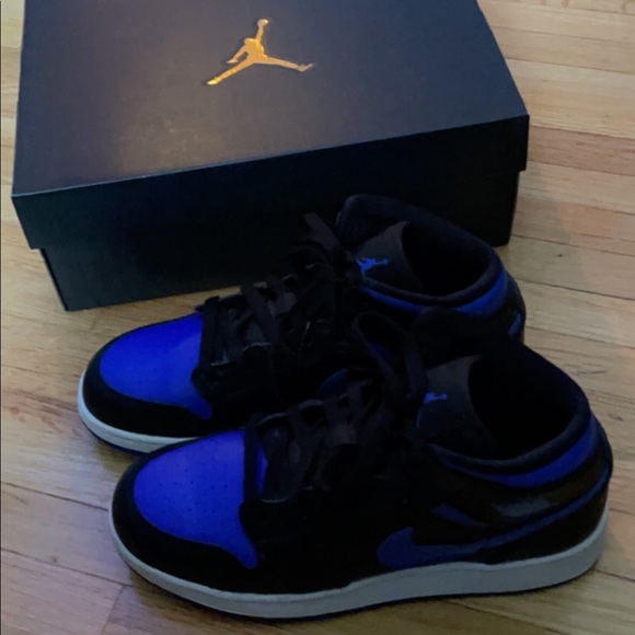 AIR JORDAN 1 MID Black/Hyper Royal-White 👑💙-SOLD - Picture 2 of 6